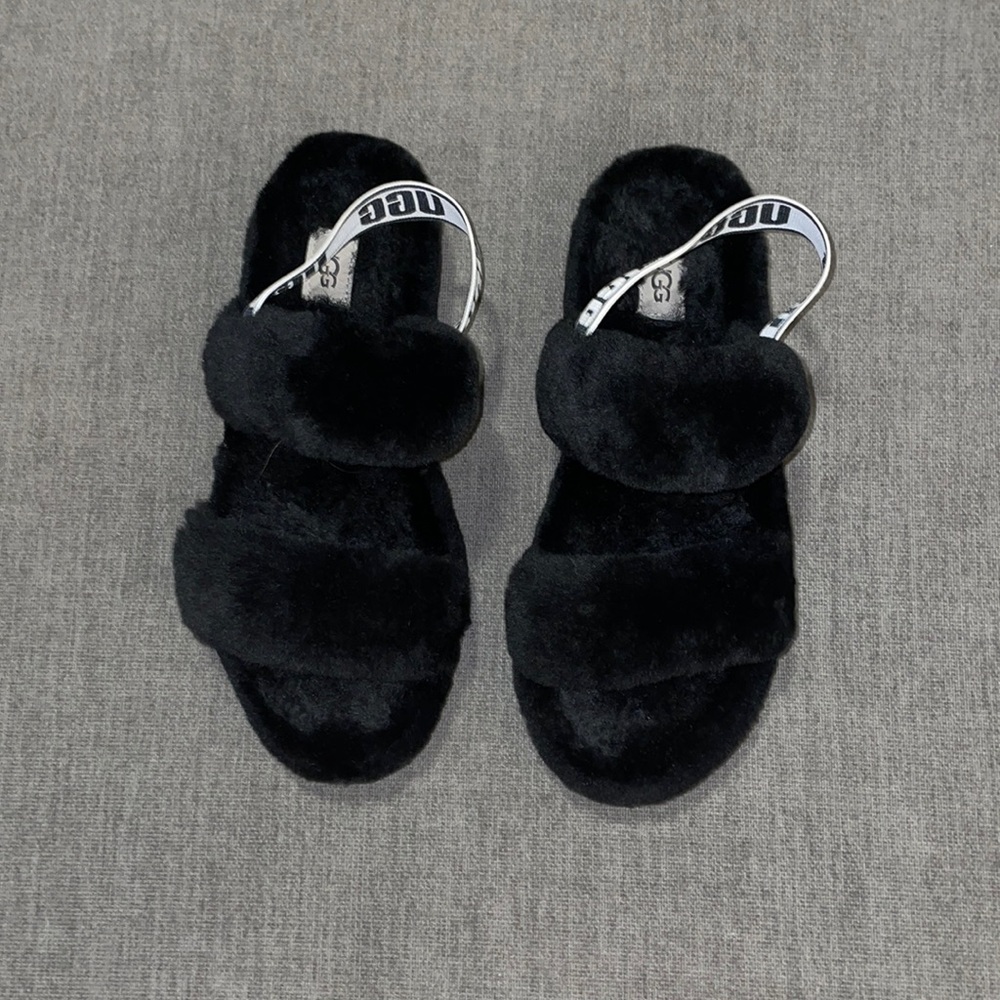Black ugg slides / sandals / slippers